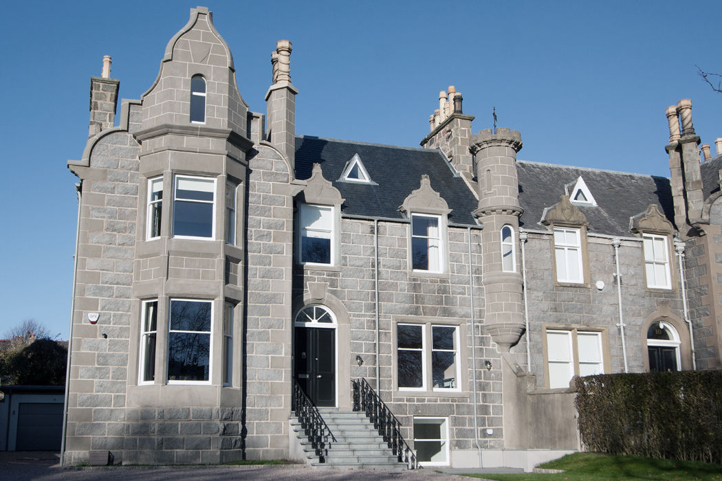 Sash and Case Windows realization in Edinburgh - Uniwindows.co.uk